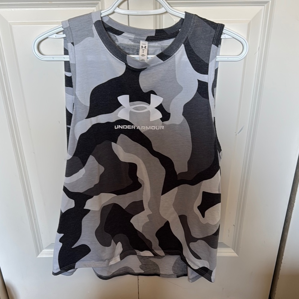 Under Armour Black and White Muscle Tee Sleeveless Relaxed Fit